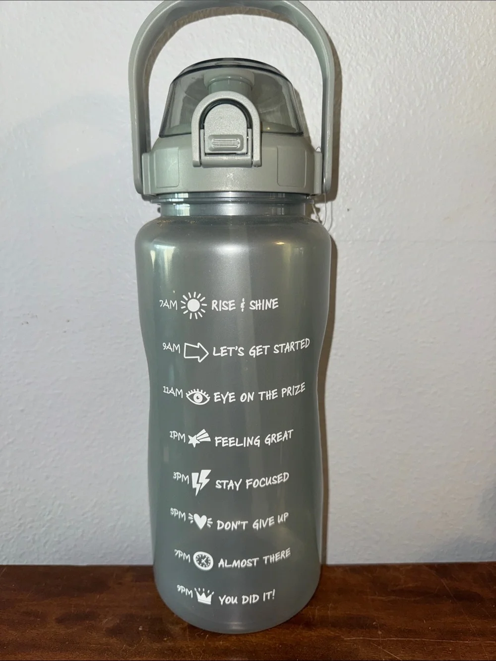 NWOT Mainstays Motivational 64 oz.  Water Bottle Convenient Handle